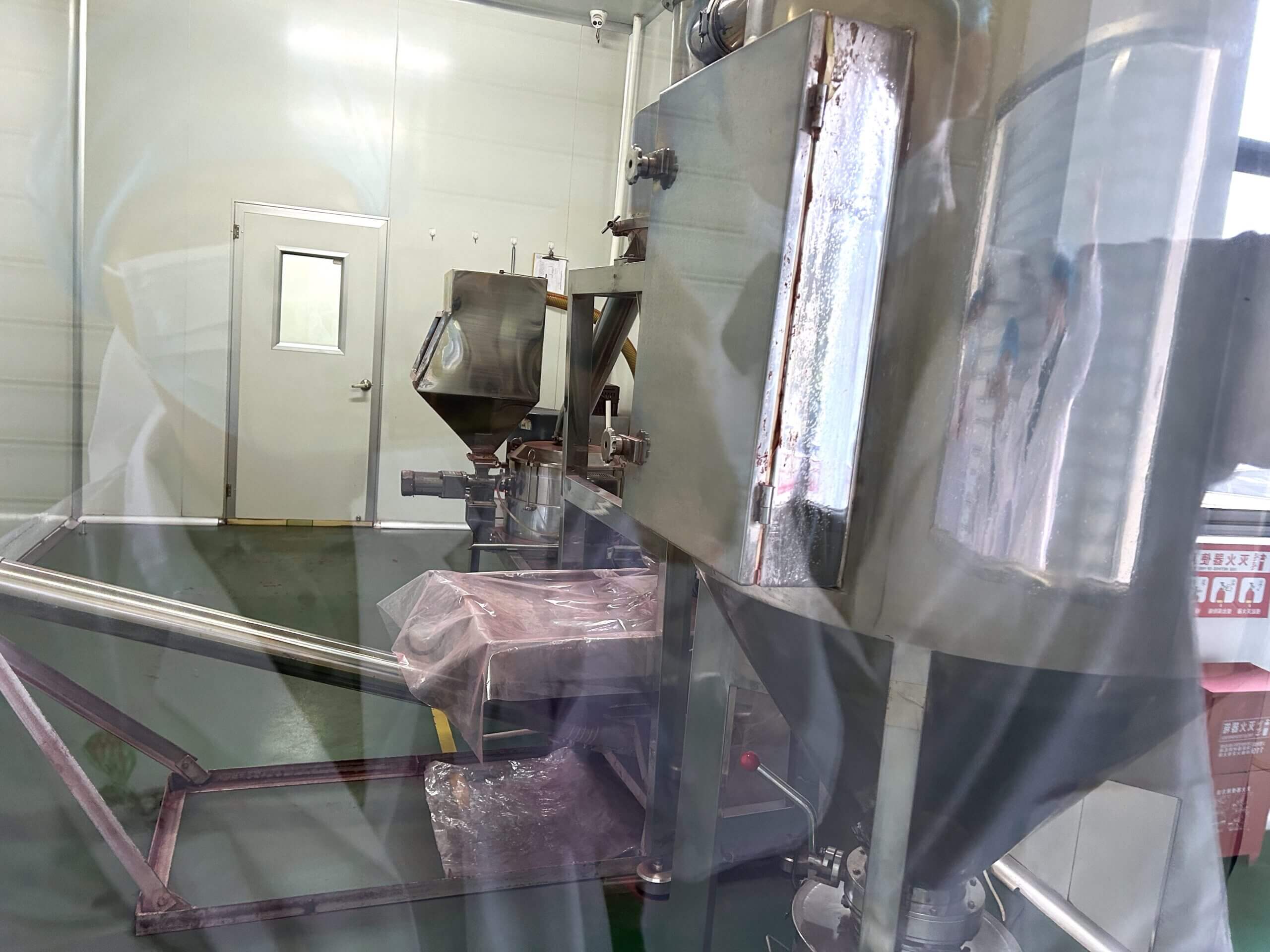 Red yeast rice grinding